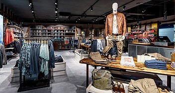 Camel Active Store