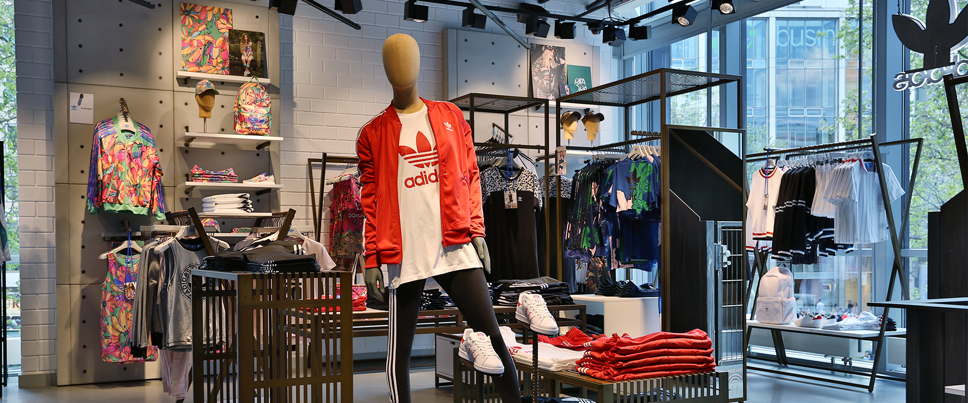 adidas store loreto