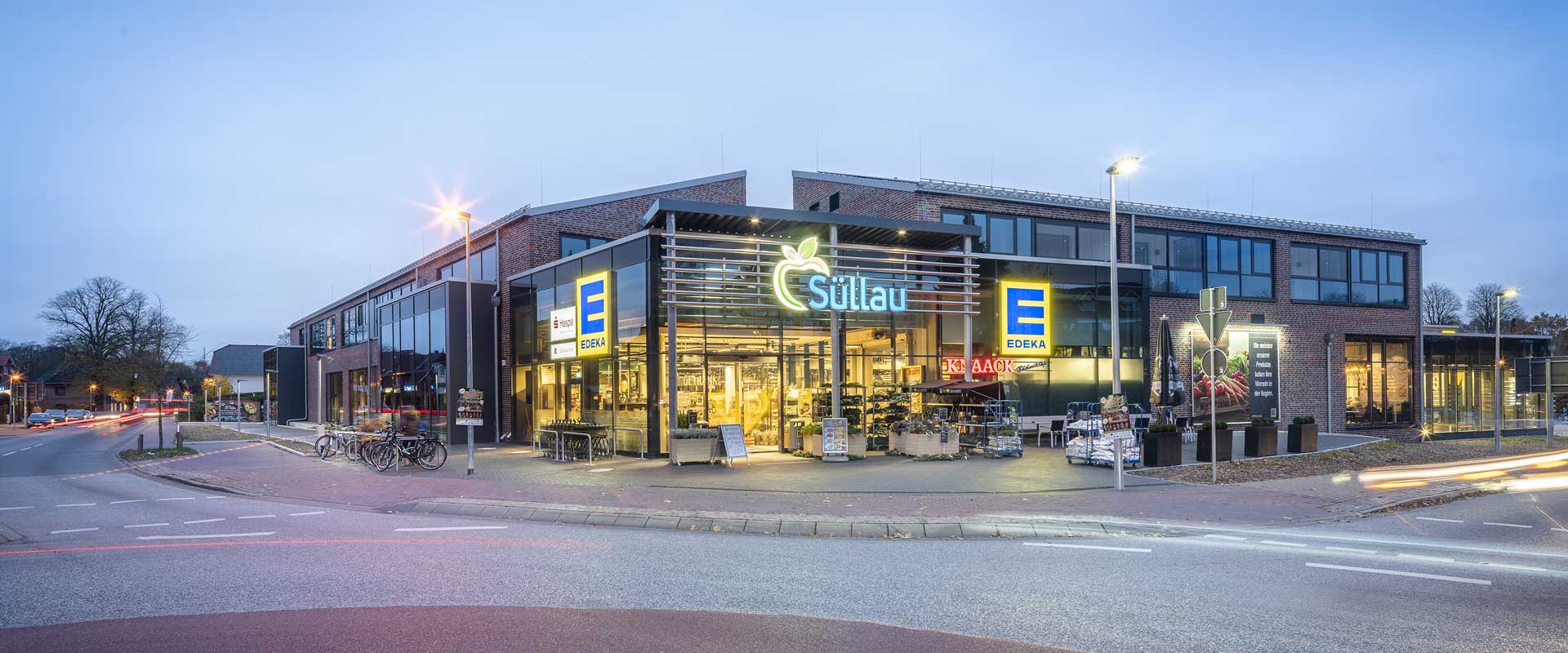 Exterior view of Edeka Süllau in Trittau.