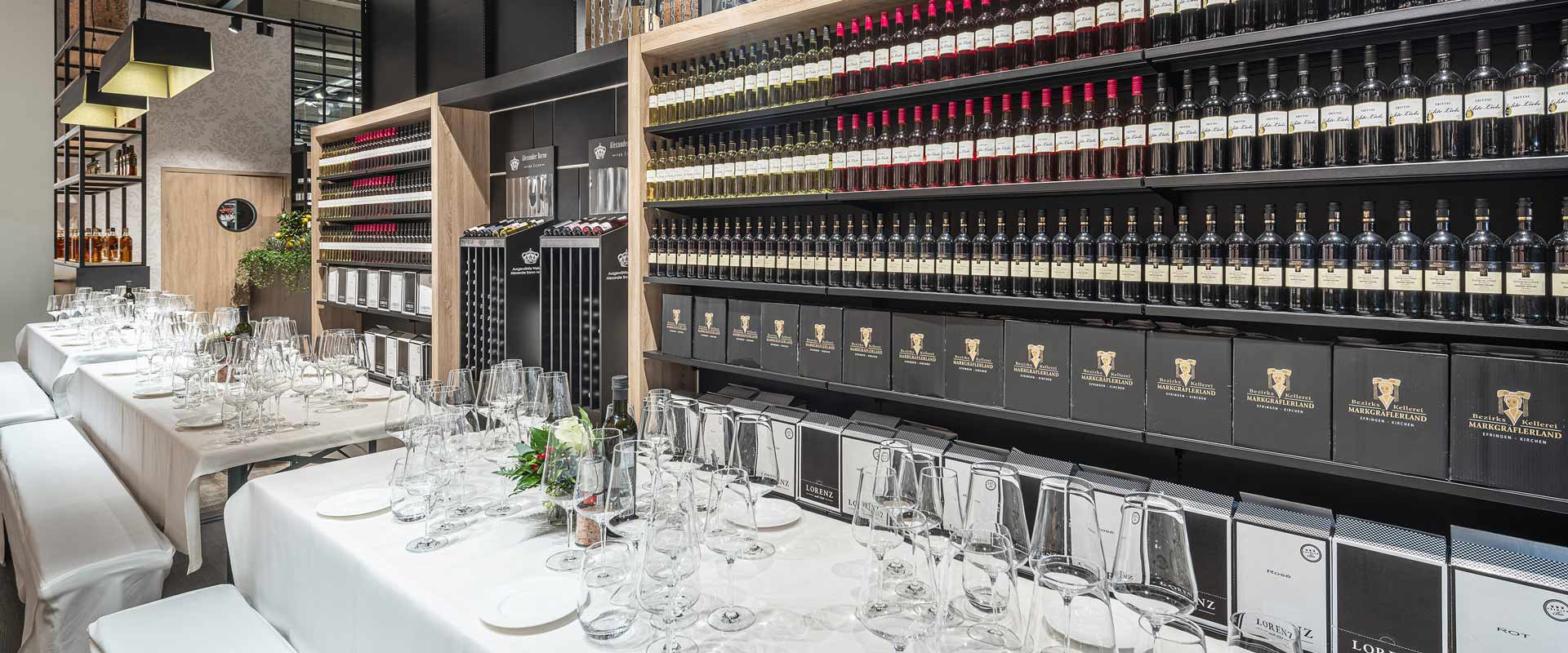 Set table in the wine department at Edeka Süllau in Trittau illuminated with the Kalo spotlight.