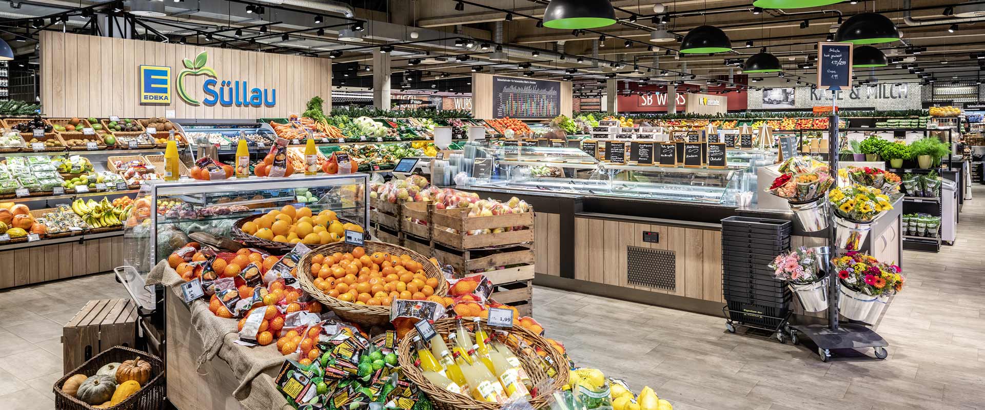 Decoration in the fruit and vegetable department illuminated with Kalo spotlight and Globe special suspended luminaire.