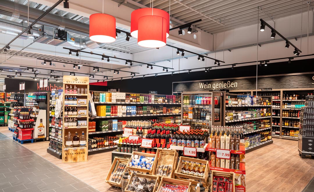 Wine department with special suspended luminaires and the B.Veo spotlights. 